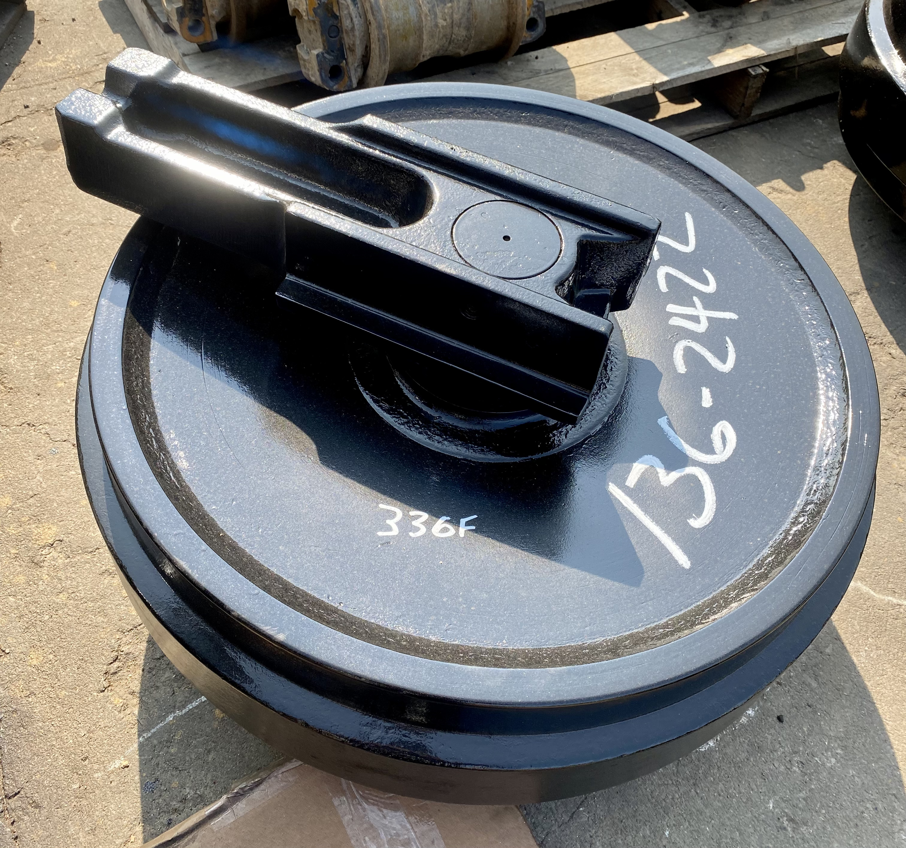 136-2422 - Idler Grp 330-L fits CATERPILLAR | Price: $1,672 Stock: Kentucky