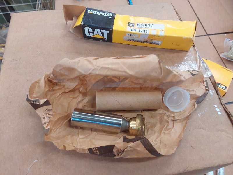 8J2022 - PISTON fits CATERPILLAR | Price: $18.33 Stock: Texas